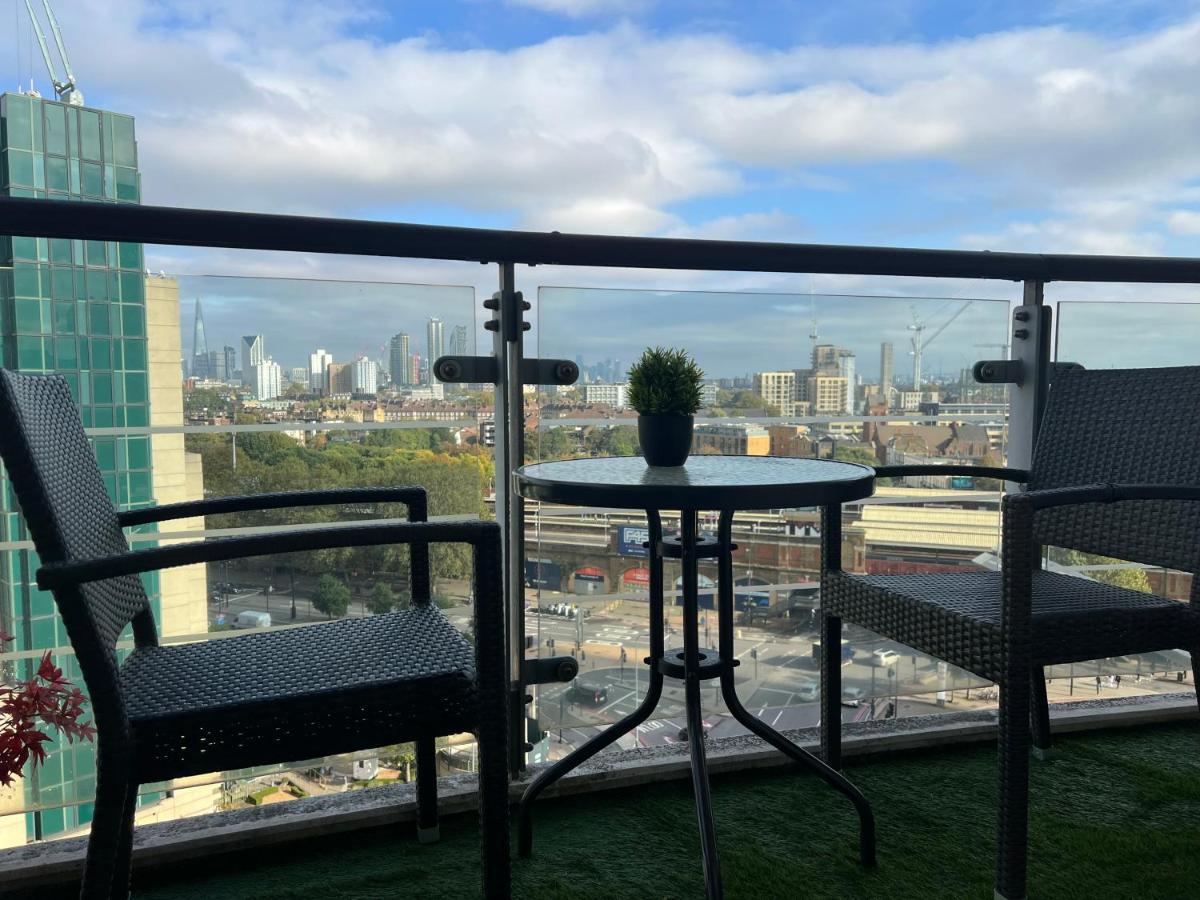 St George Thames Apartment London Bagian luar foto