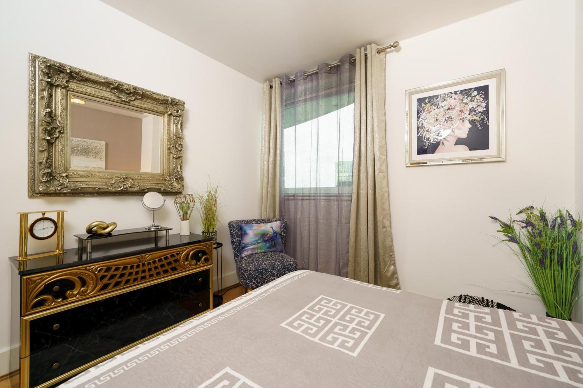 St George Thames Apartment London Bagian luar foto