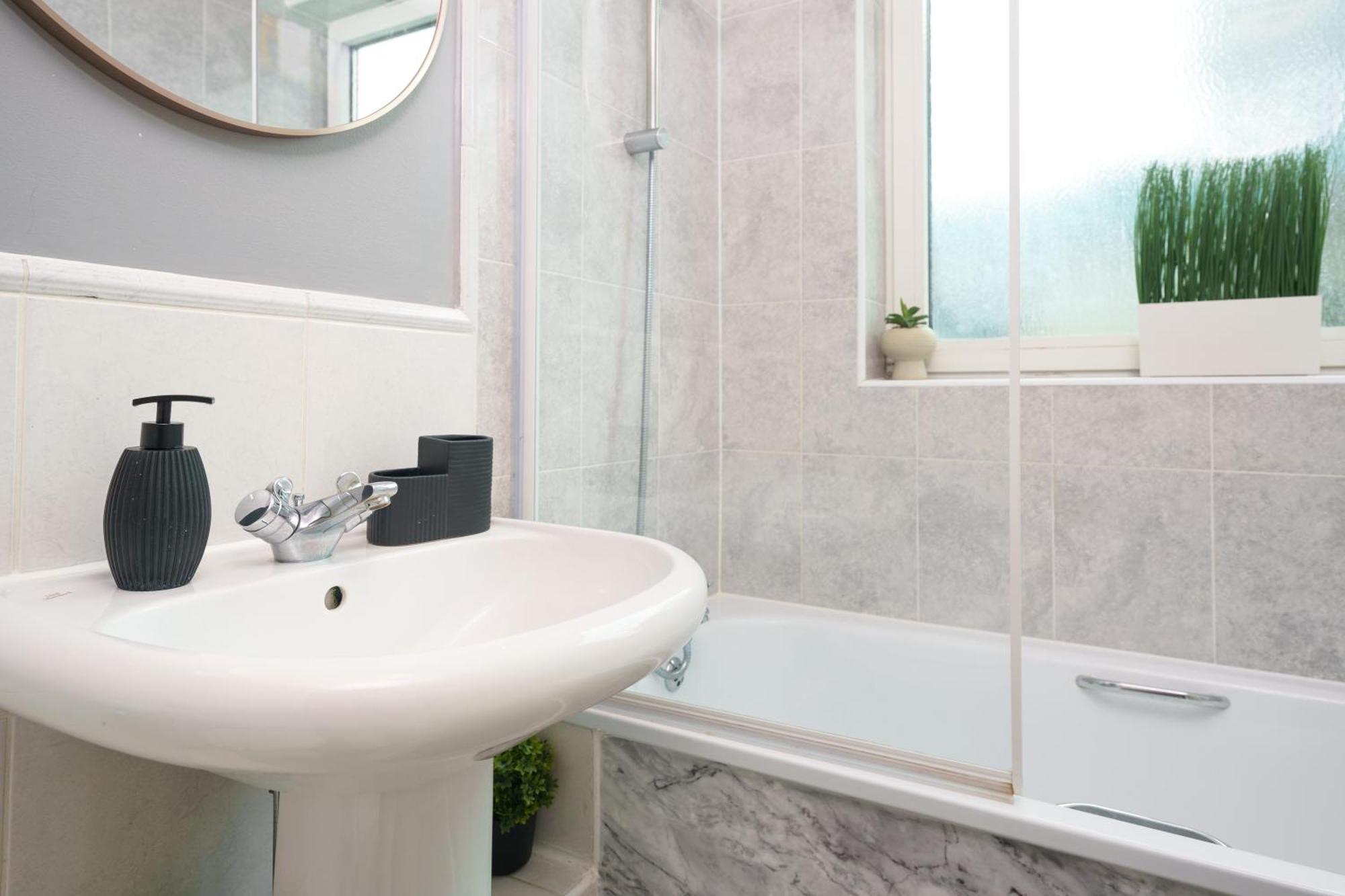 St George Thames Apartment London Bagian luar foto